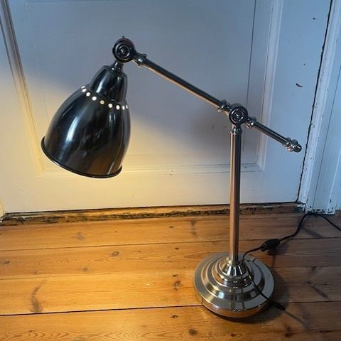 Barometer bordlampe fra IKEA.