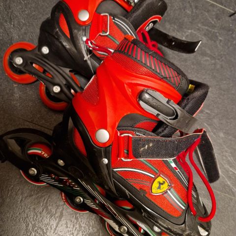 Ferrari rollerblades justerbar 34-37