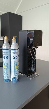 Sodastream, Medfølger 3 kullsyrepatroner.