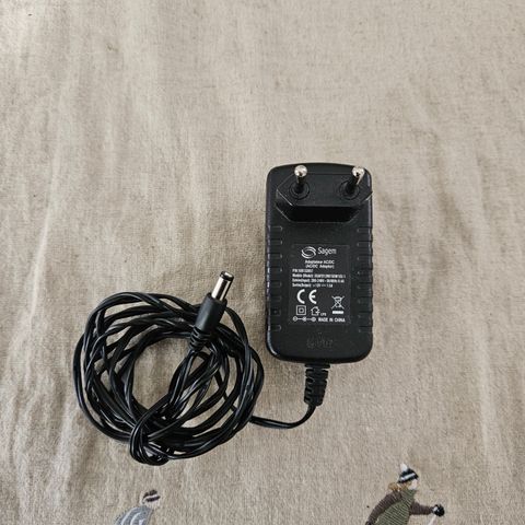Strøm adapter/ Ac adapter Sagem 12v 1,5a