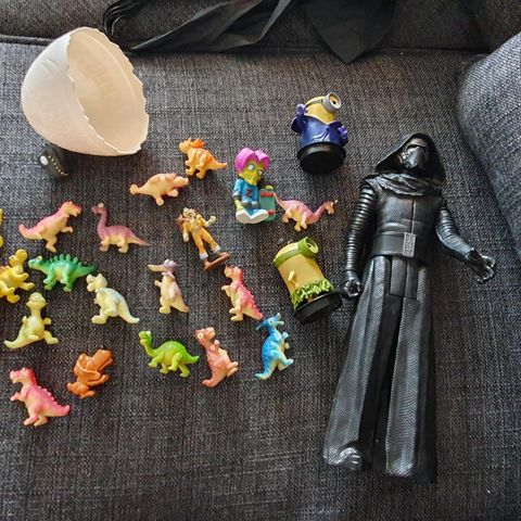 Starwars figur, minnions og dinosaur