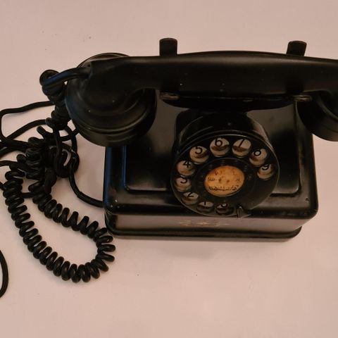 Gammel telefon fra Telegrafverket