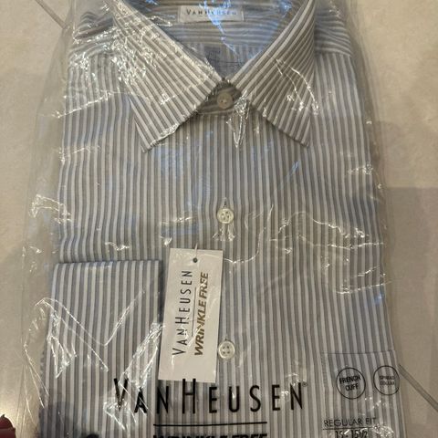 Helt ny Van Heusen skjorte