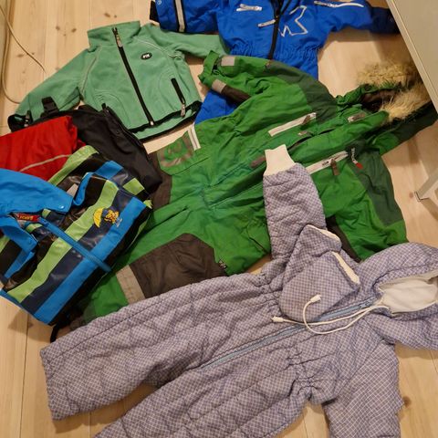Kjekk barnehagepakke med utetøy til gutt str 80 - 3 dresser og jakker