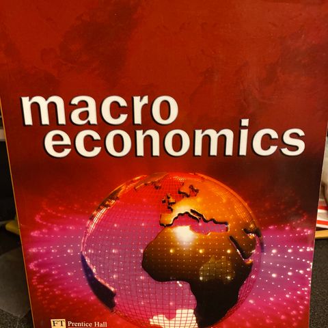 Manfred Gartner  - Macroeconomics