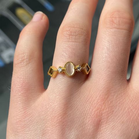 Ring med stener 18 karat gullbelagt 925 sterling sølv. 3 for 2 på profilen