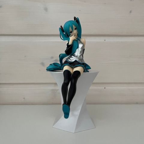 Hatsune Miku figurine