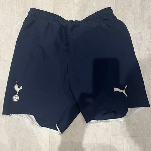 Tottenham Puma shorts størrelse voksen størrelse  S