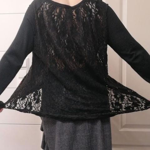 CC Flowy Lacy Top