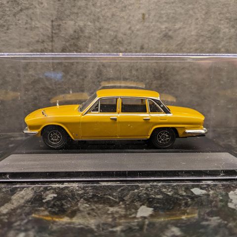 Triumph 2500S - Inca Yellow - Vanguards Limited Edition - skala 1:43.