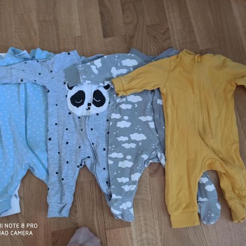 Pajamas 9 stk for 150 kr