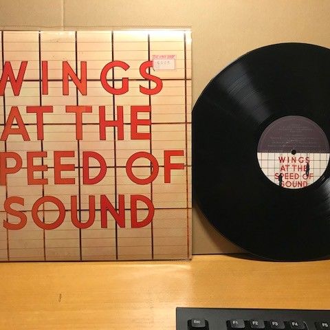 Vinyl, Wings, At the speed of sound, YEX 953