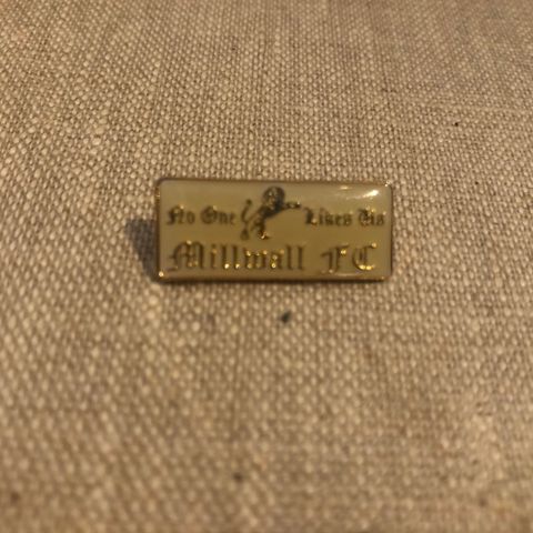 Millwall - vintage pin