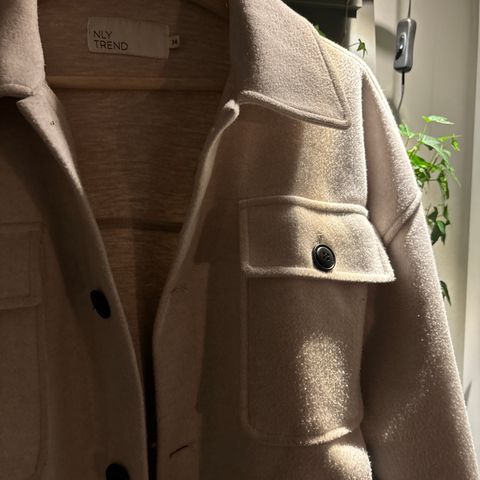 Kåpe / lang jakke fra  NLY Trend - størrelse 34
