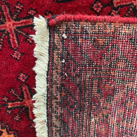 Vakkert, persisk teppe i ull.