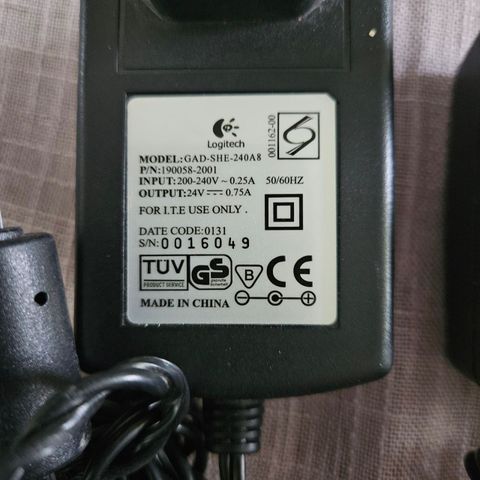 Strøm adapter/ Ac adapter Logitech GAD-SHE-240A8 24v 0,75a