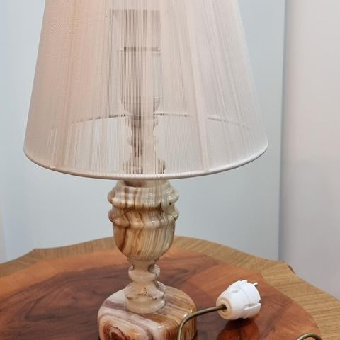 Selger  veldig pen,nydelig vintage onyx ,albaster lampe