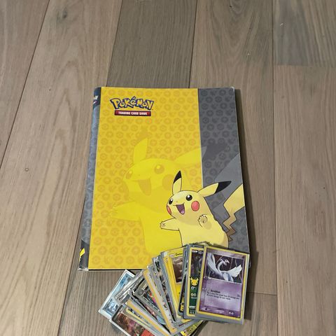 pokemon kort og perm