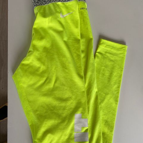 Gul Nike Pro fri-fit str S