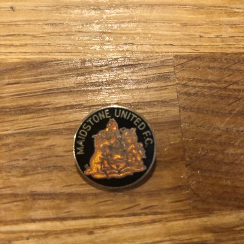 Maidstone United vintage pin