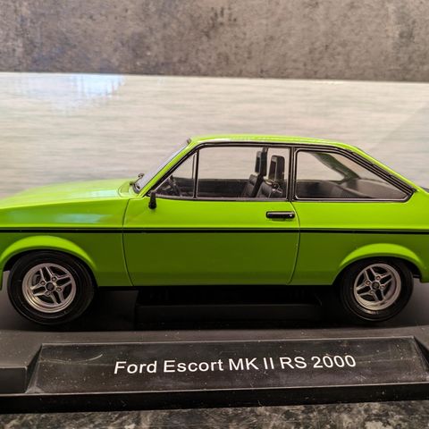 Ford Escort MKII RS 2000 - Grønn lakk - MCG Models - skala 1:18.