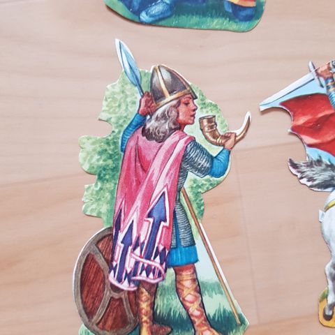 Glansbilder: fra Børrehaug 1267. Viking med drikkehorn