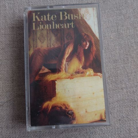 Kate Bush - Lionheart MC