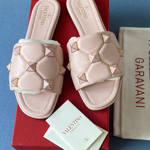 Helt nye sandaler fra Valentino