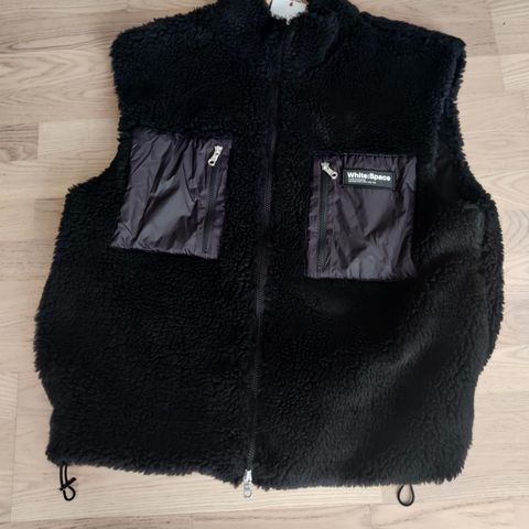 White Space ubrukt vest