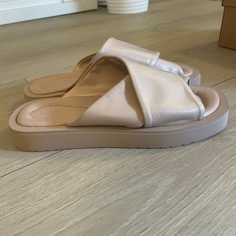 Sandaler str 38 i skinn