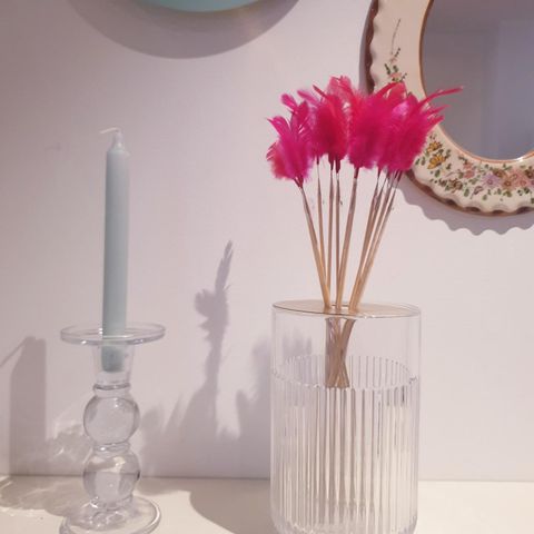 Nydelig fint glass vasen med gull top inkl kule kunstig rosa fjær blader