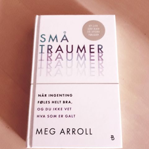 "Små traumer"av Meg Arroll