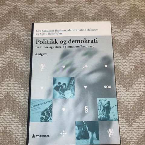 Politikk og demokrati, sosialt arbeid pensum