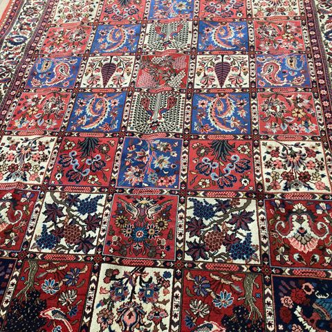 Hånd knytta persisk teppe.Bakhtyari 4 sesong mønster.