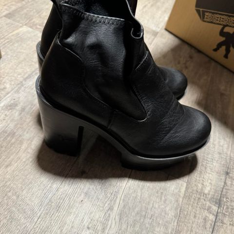 Fin brukt skinn boots strl 40