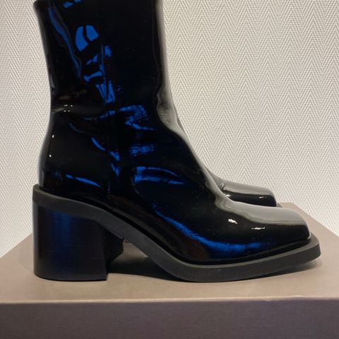 LAURA BELLARIVA VERNICE ankelboots str 38.5 tilsalgs.