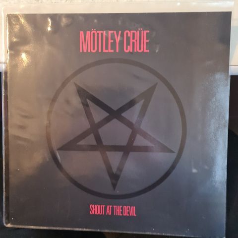 Motley crue  -frakt 99,-  Norgespakke. + 2600 lper ute på finn!