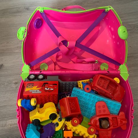 LEGO DUPLO  I. TRUNKI  KOFFERT SELGES KR 600,-