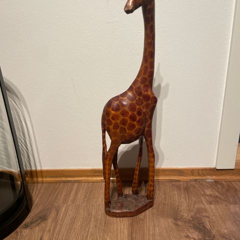 Vintage/ Håndskåret / handmade giraff/ pynt/ interiør