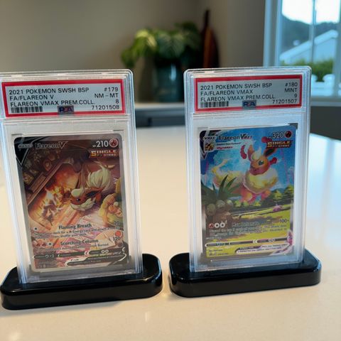 Pokemon kort - Flareon VMax & Flareon V