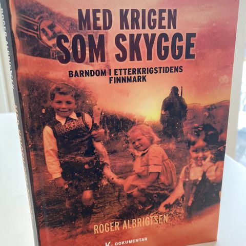 Med krigen som skygge - Roger Albrigtsen