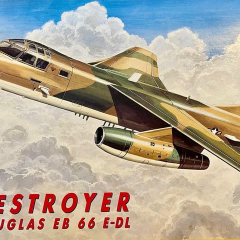 1/72 Douglas EB 66 Destroyer. Ny pris!  (Italeri)