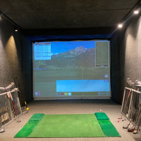 Golfsimulator E6 Trugolf. KOMPLETT og klar til å spille!