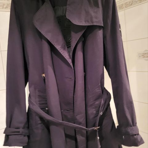 Tøff Trenchcoat / kåpe fra Haust Collection str 46 kr 590.