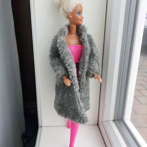 Kul pelskåpe til Barbie