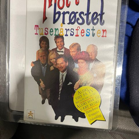 karl & co/ mot i brøstet tusenårfesten på VHS