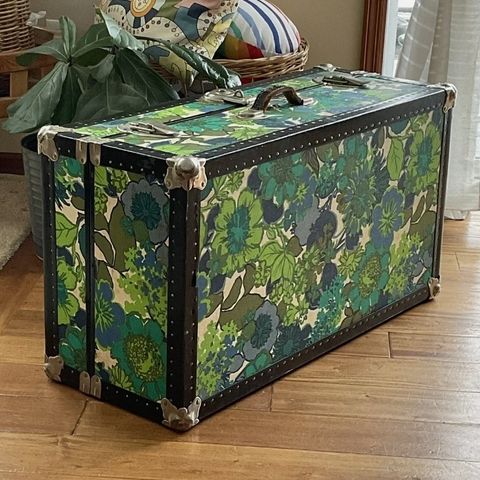 vintage 60's retro floral blue/green steamer trunk/coffee table