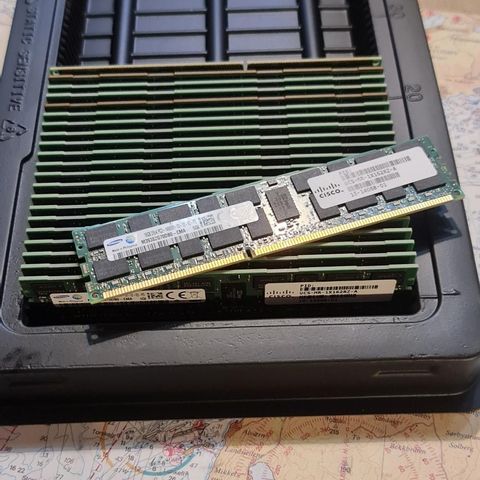 ca 30 stk 16GB DDR3 ECC 1866 MHz RDIMM RAM selges rimelig