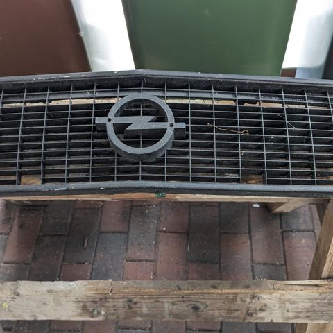 Opel Ascona B grill.