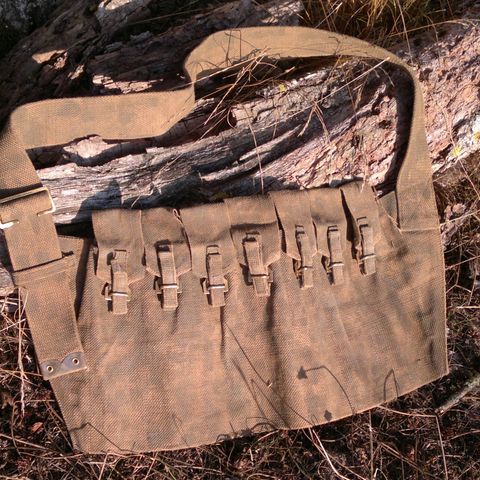 Original 7-lommers Airborne WW2 mag- / skulderveske for Sten ønskes kjøpt